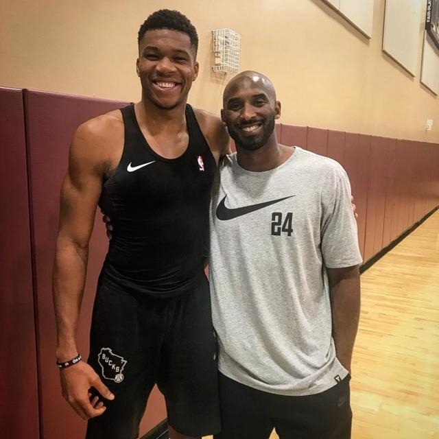 西甲半场：亚当斯闪击，索乌破门，塞维利亚2-0奥维耶多（西甲半场战报：亚当斯开场破门，索乌再下一城，塞维利亚2-0领先奥维耶多）