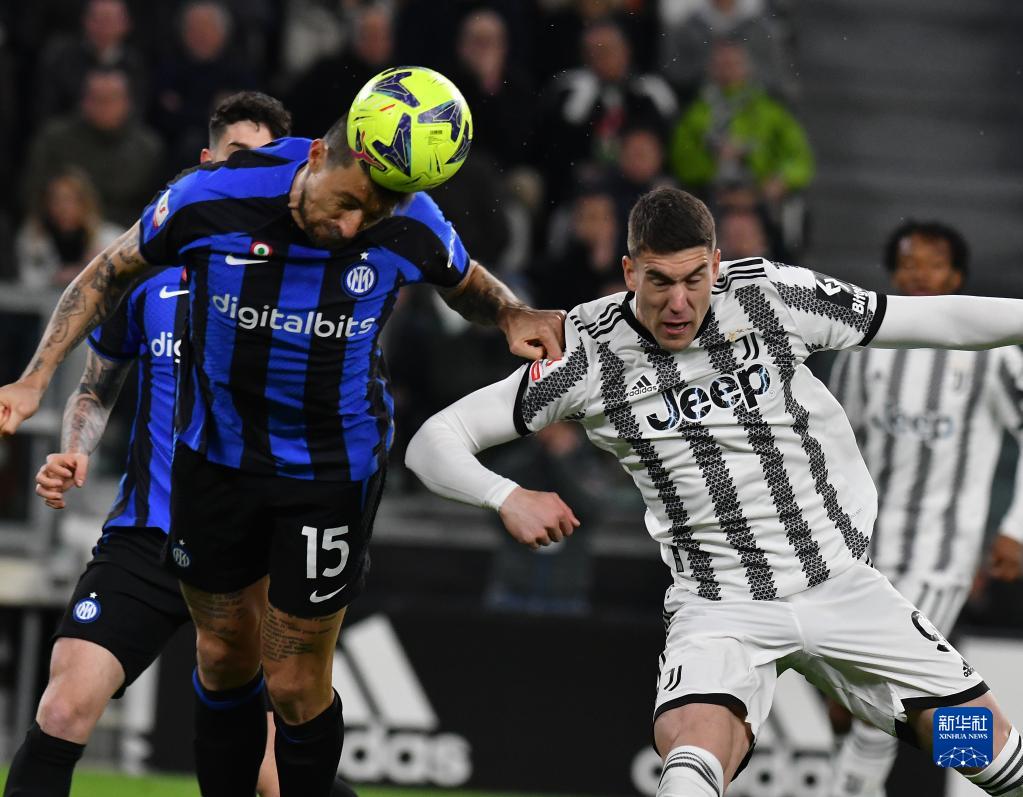 记者：除非大规模卖人，否则曼联不太可能继续追求多纳鲁马（记者称：若不大规模清洗阵容，曼联难以继续追逐多纳鲁马）