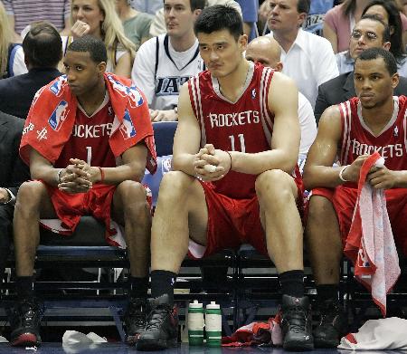 🎮DK 1-0 T1：双C灌满伤害全局大优，DK首局先下一城（🎮DK 1-0 T1：双核输出拉满掌控全图，先拔头筹赢下首局）