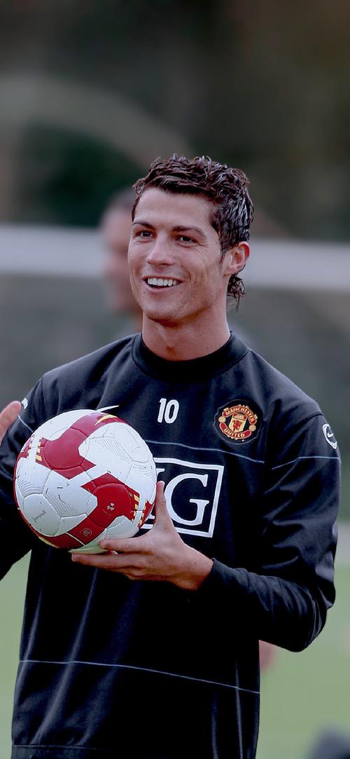 国米0比1利物浦遭欧冠两连败，VAR判点致胜（VAR判罚点球成关键，国米0-1不敌利物浦遭欧冠两连败）