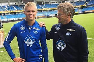 官方：蔚山球员李东炅当选2025年K1联赛MVP；本赛季13球12助（官宣：蔚山球员李东炅加冕2025赛季K1联赛MVP，本季贡献13球12助）