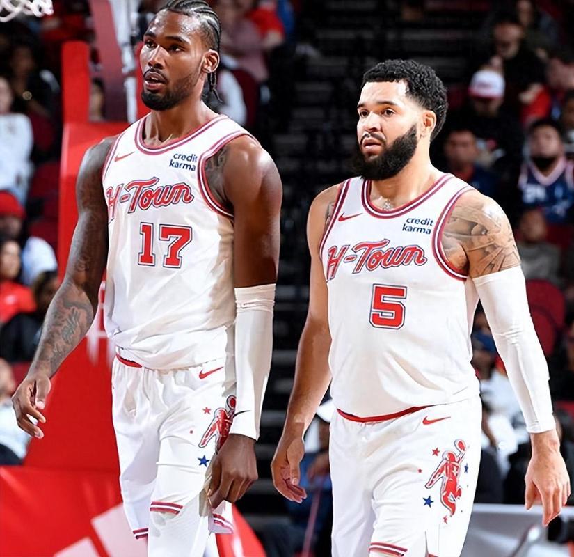 大哥你在干嘛？米兰德比补时阶段，巴斯托尼掏裆奇克（米兰德比补时争议：巴斯托尼疑似对奇克做出不当动作）