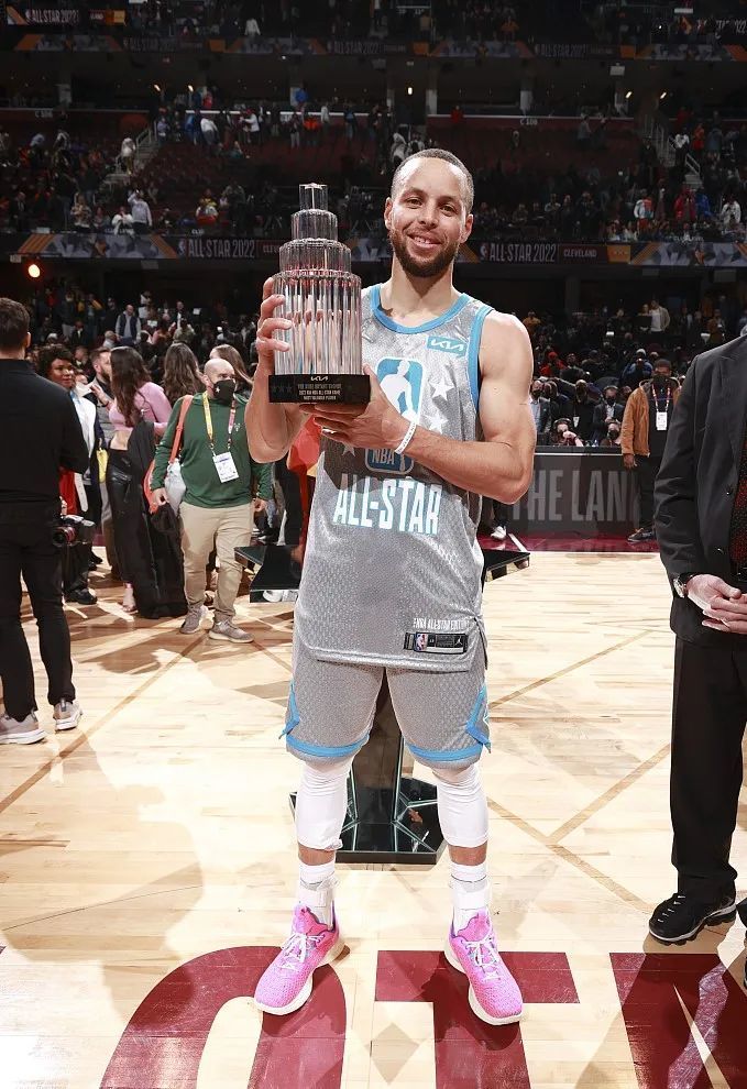 砍米罗？尼克斯中锋罗宾逊罚球命中率维持17.6%，赛季总17中3（要不要砍罗宾逊？尼克斯中锋本季罚球17中3，命中率仅17.6%）