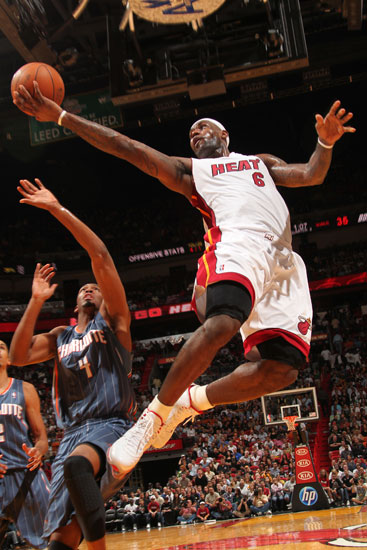 罗马诺：博尼伤势将改变国米冬窗策略，球员至少会缺阵两周（罗马诺：博尼受伤迫使国米调整冬窗计划，预计至少休战两周）