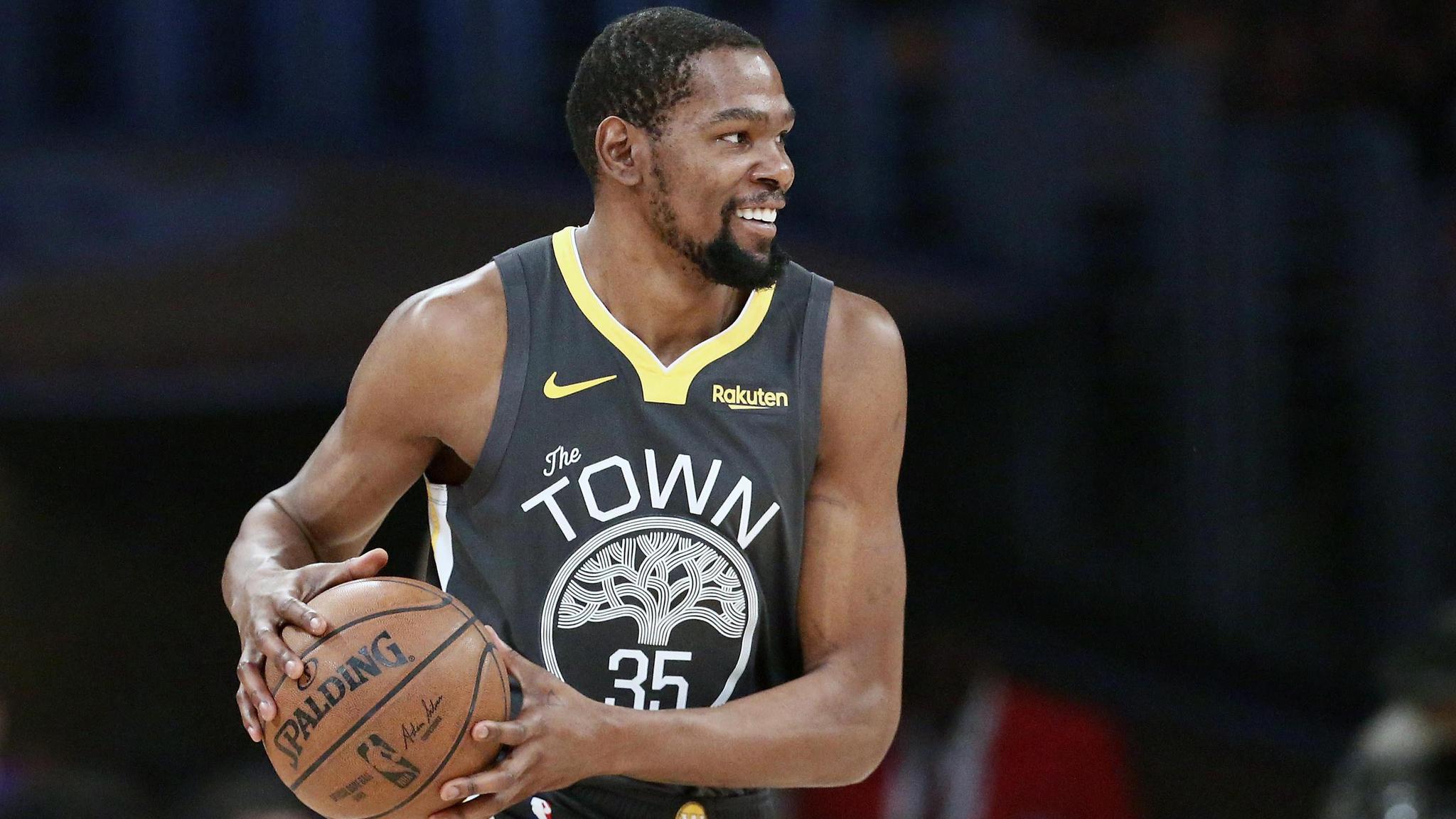 科尔：有意让库里&斯潘塞同时出场，如此库里能减少持球更多打无球（科尔：考虑让库里和斯潘塞联袂登场，以便库里少持球、多打无球）