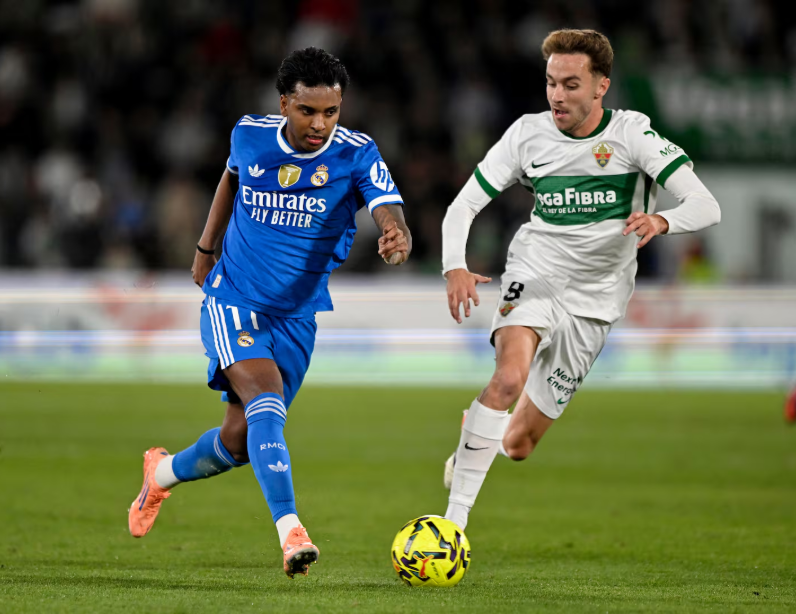 半场战报：埃尔切1-0赫罗纳，巴莱拉建功（半场速递：埃尔切暂1-0领先赫罗纳，巴莱拉破门）