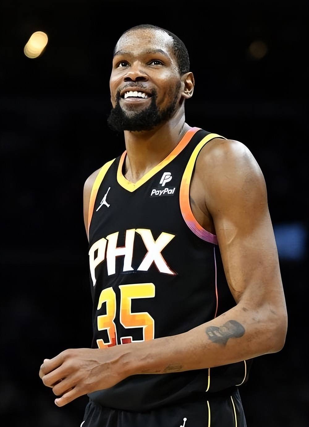 德天空：法兰克福中场乌尊肌肉受伤，预计12月欧冠踢巴萨复出（德媒：法兰克福中场乌尊肌肉受伤，预计12月欧冠战巴萨复出）