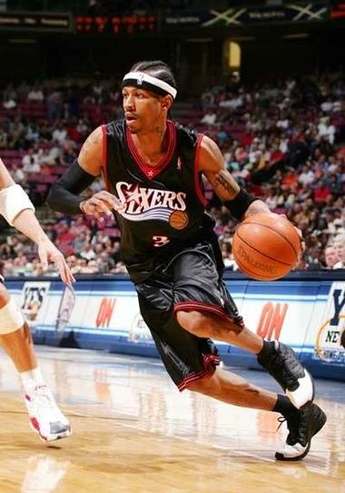 意媒：黄潜考虑买断那不勒斯租将拉法-马林，皇马握有回购权（意媒：比利亚雷亚尔拟买断那不勒斯租借的拉法-马林，皇马仍握回购条款）