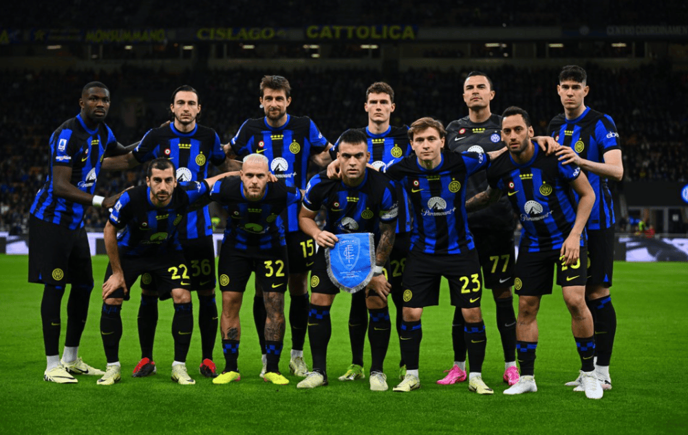 库里今日赛前入场穿加内特战靴，热身换上爱德华兹战靴（库里今日入场穿加内特签名鞋，热身改换爱德华兹战靴）