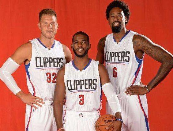 约基奇失误引发争议，掘金球员反抢展现决心（约基奇失误引热议，掘金众将反抢体现斗志）