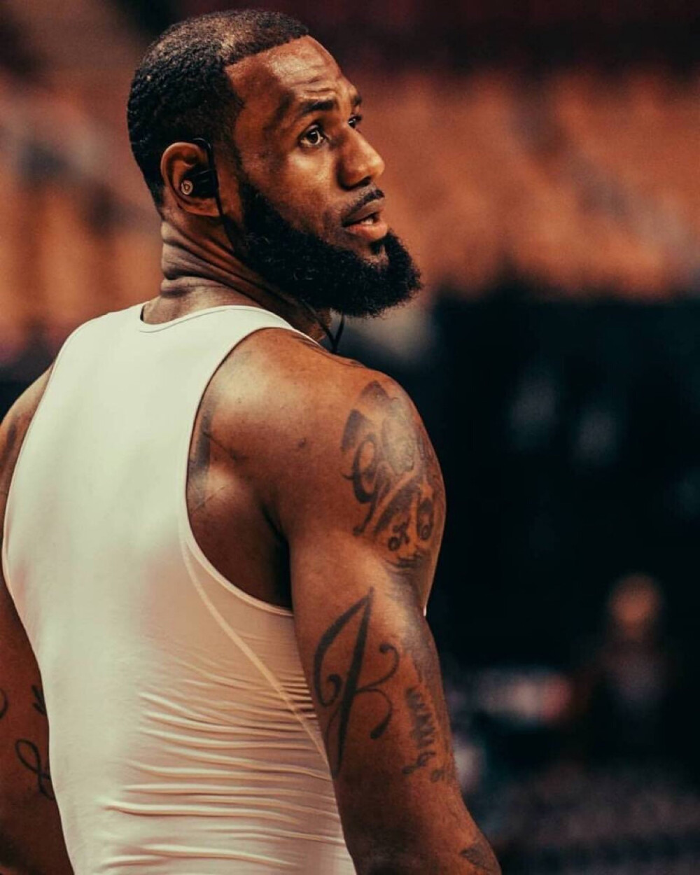 离奇，挪威女足球员药检呈阳性，污染源来自人造草坪的橡胶颗粒（挪威女足药检阳性案：源头指向人造草坪橡胶颗粒）