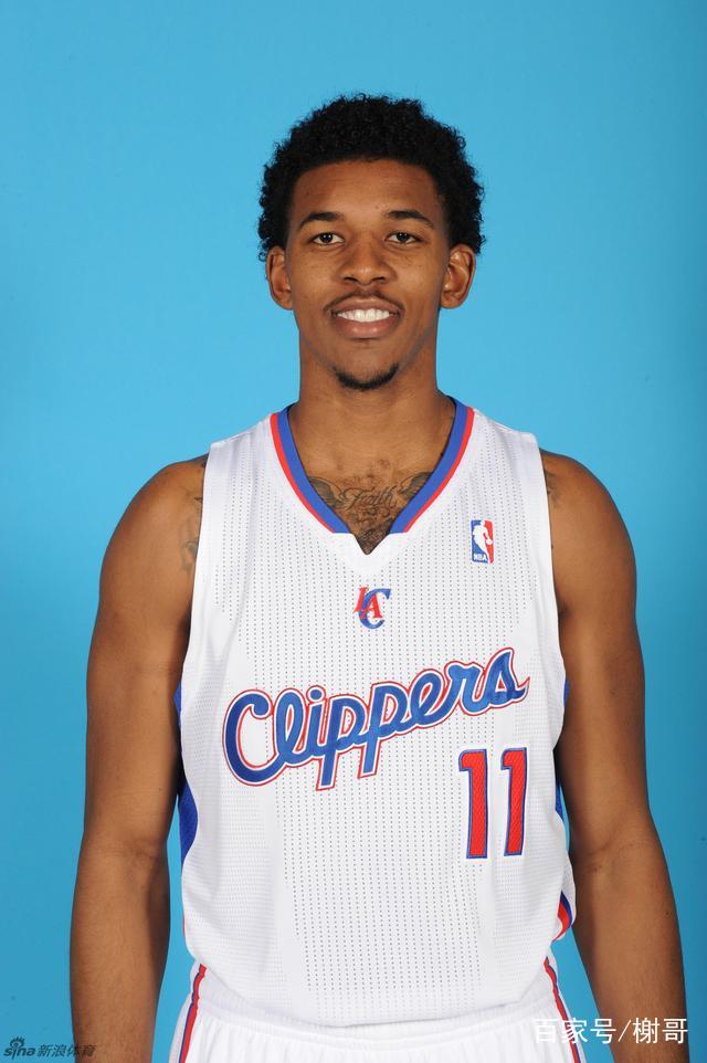 判决书：原北京人和球员陈某因多次受贿，判处有期徒刑一年半（法院判决：前北京人和球员陈某多次受贿，被判处有期徒刑一年六个月）