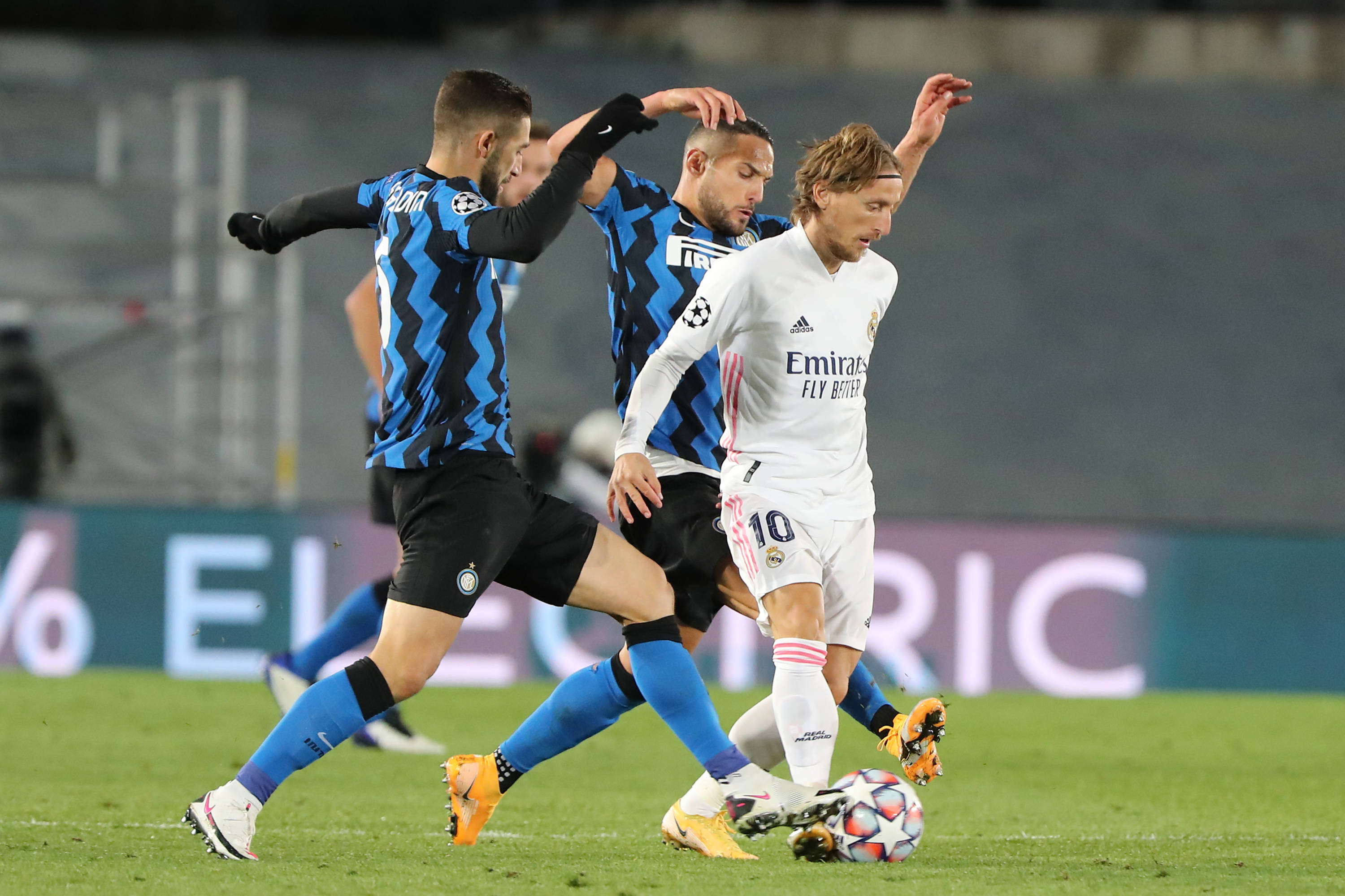 半场战报：汉堡0-1云达不莱梅，斯特奇破门（半场速递：汉堡暂0-1落后云达不莱梅，斯特奇打破僵局）