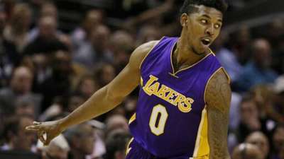 探花秀埃奇库姆全面爆发，高效得分展现天赋（探花埃奇库姆火力全开，高效输出尽显天赋）