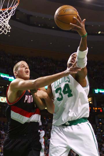 官方：帕尔马签下38岁西班牙门将瓜伊塔，顶替受伤的铃木彩艳（帕尔马官宣签下38岁西班牙门将瓜伊塔，顶替伤停的铃木彩艳）