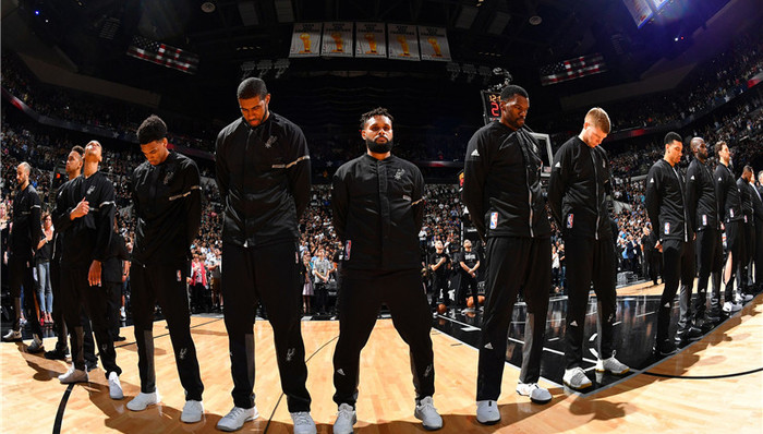 意甲战报：博纳佐利点射萨纳布里亚建功，克雷莫纳2-0莱切（意甲赛况：博纳佐利点球命中、萨纳布里亚破门，克雷莫纳2-0力克莱切）