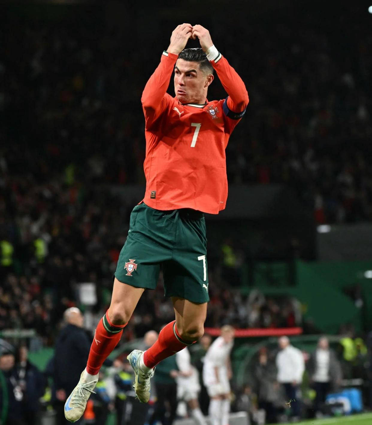 广东开场三分球如雨点般落下（广东队开场三分狂飙）