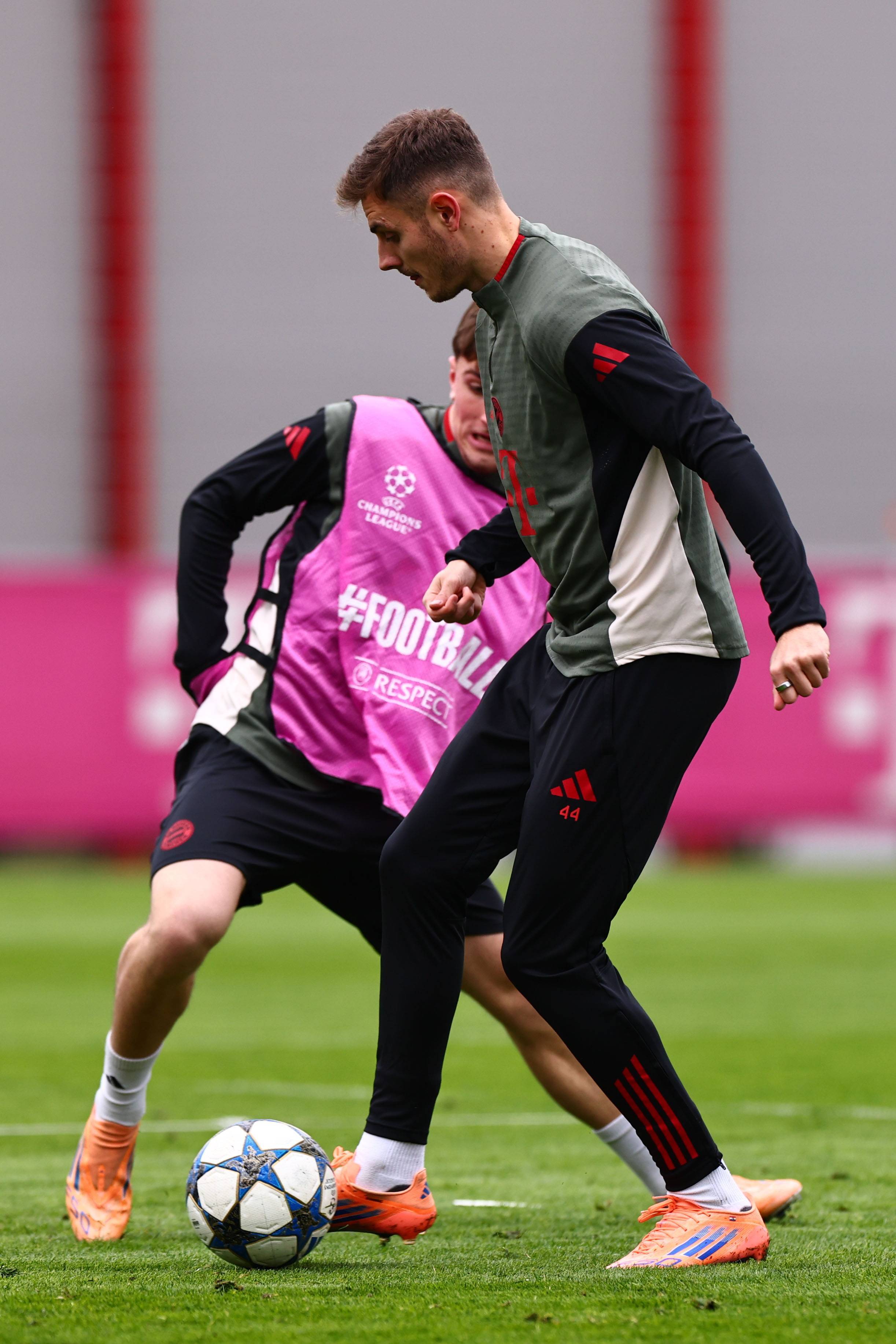 大秀中文，齐达内：无论是足球还是麻将，我都想更多探索中国（齐达内秀中文：无论足球还是麻将，都想更深入了解中国）