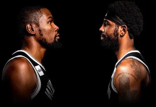 库库：家人支持谁？我说想要球票就得穿切尔西球衣（库库笑谈家人立场：想拿球票，先穿切尔西球衣）