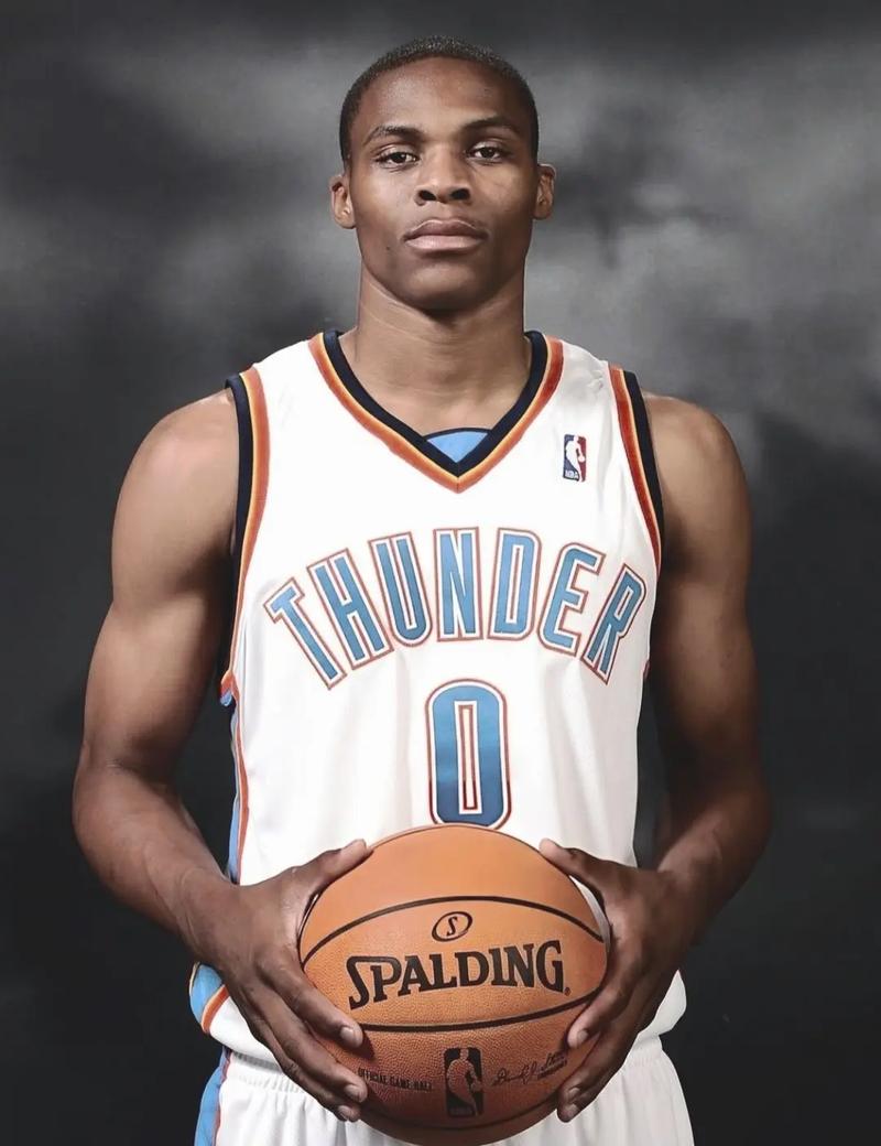 万箭齐发！扬布拉德三分命中 雷霆将优势扩大到50分（火力全开！扬布拉德三分穿心，雷霆分差扩大至50分）