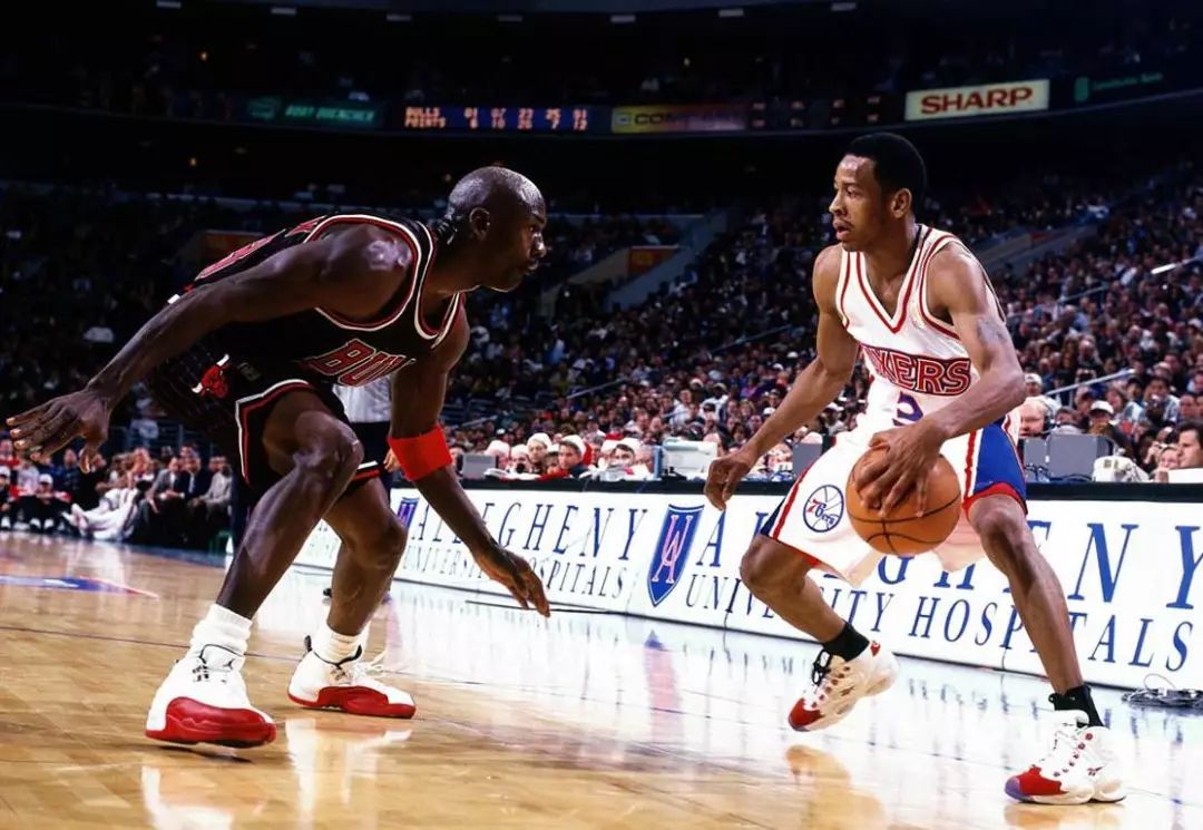 热议！韩国全能国脚遭中超多队哄抢，浙江在列，买断费100万美元（韩国全能国脚成中超香饽饽，浙江参与争夺，买断价100万美元）