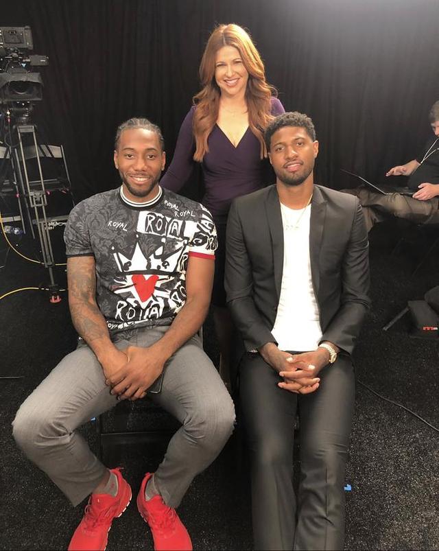 葡体中场西蒙斯：拜仁是支非常强大的球队，我们可以昂首离开（葡萄牙体育中场西蒙斯：拜仁实力强劲，我们可昂首离场）