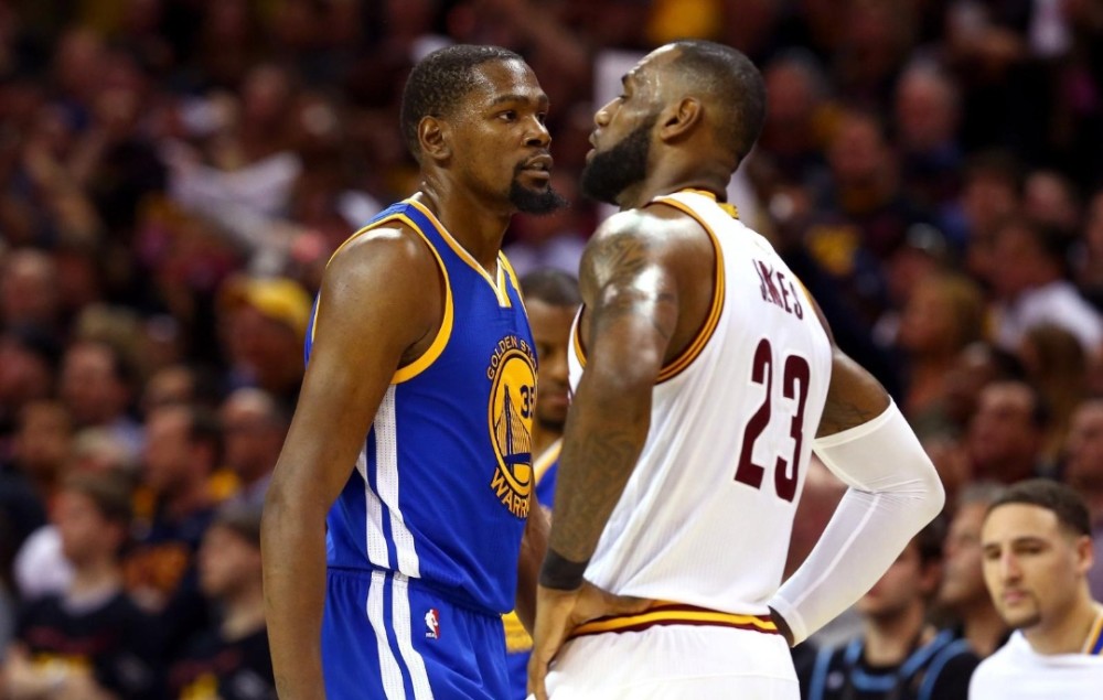 连输埃因霍温、本菲卡，那不勒斯队史首次遭遇欧冠客场连败（客场先后不敌埃因霍温与本菲卡，那不勒斯队史首度在欧冠遭遇连败）