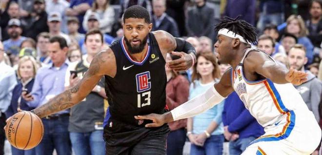 芬奇：为何要我谈判罚？爱德华兹被罚下，你们问他就行了（芬奇：别问我判罚，爱德华兹被逐你们去问他）