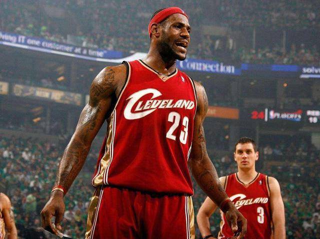 美记：球馆里95%的人都为马刺加油，这种热情让雷霆有些慌乱（美记称：现场95%的球迷为马刺呐喊，雷霆在这股热情下有些慌乱）